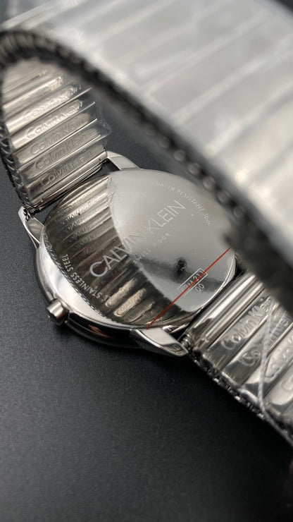 Neue, in der Schweiz hergestellte CALVIN KLEIN Herrenuhr aus Edelstahl mit silbernem Zifferblatt