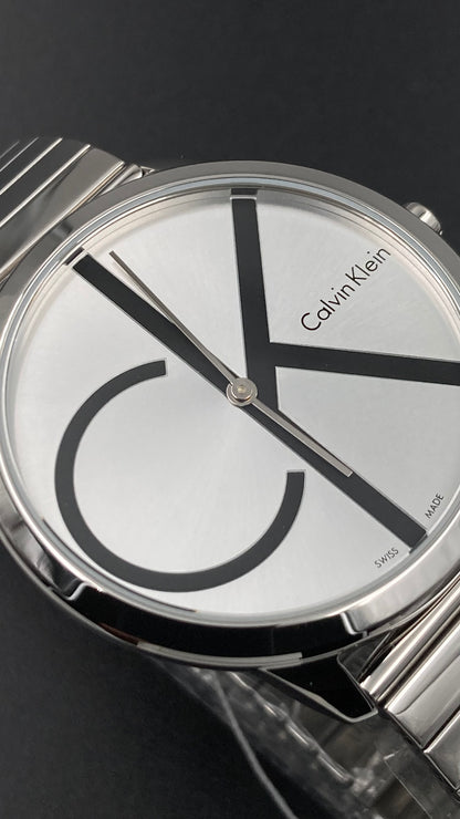Neue, in der Schweiz hergestellte CALVIN KLEIN Herrenuhr aus Edelstahl mit silbernem Zifferblatt