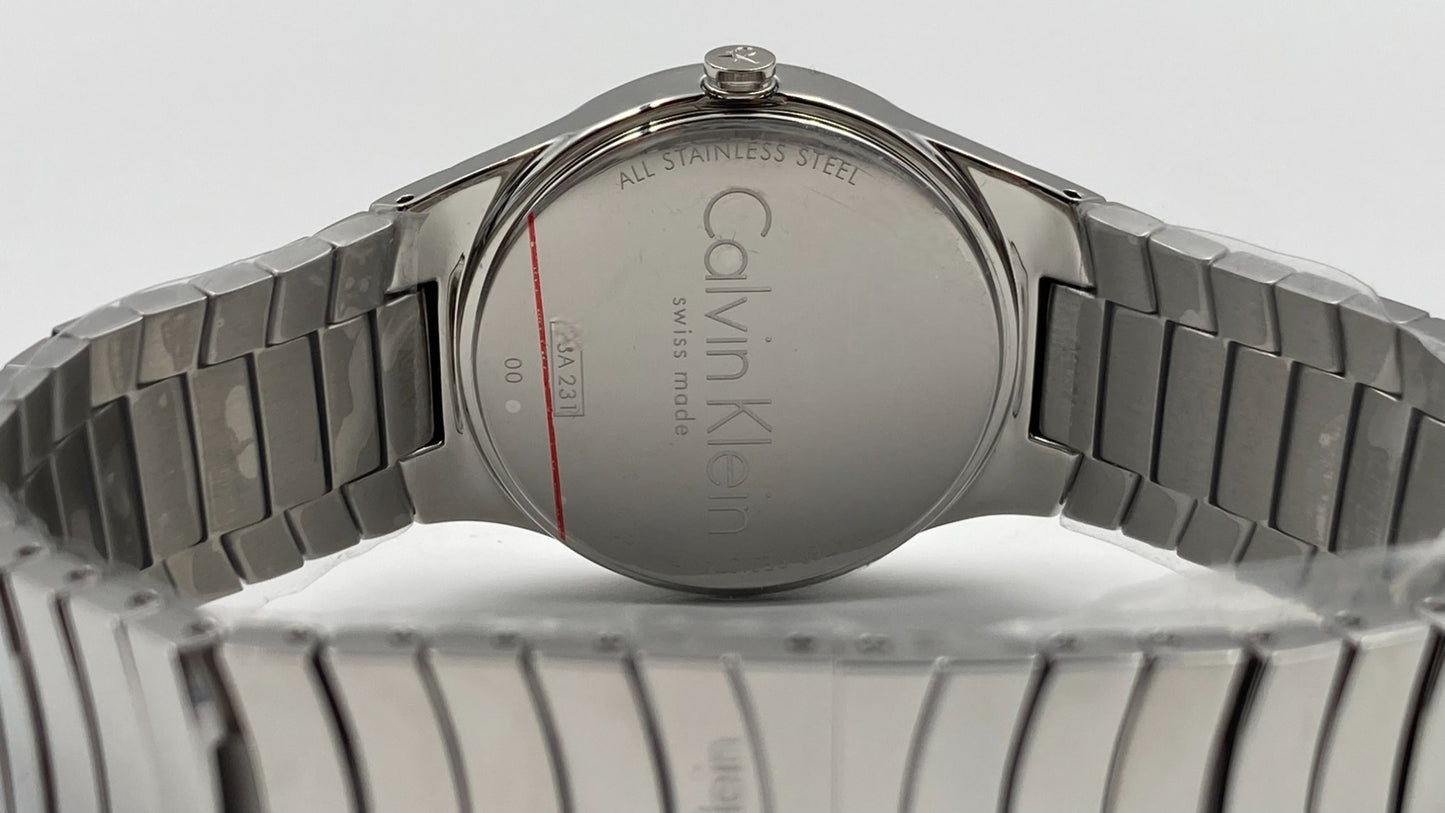 Neue, in der Schweiz hergestellte CALVIN KLEIN Whirl Damenuhr aus Edelstahl mit silbernem Zifferblatt