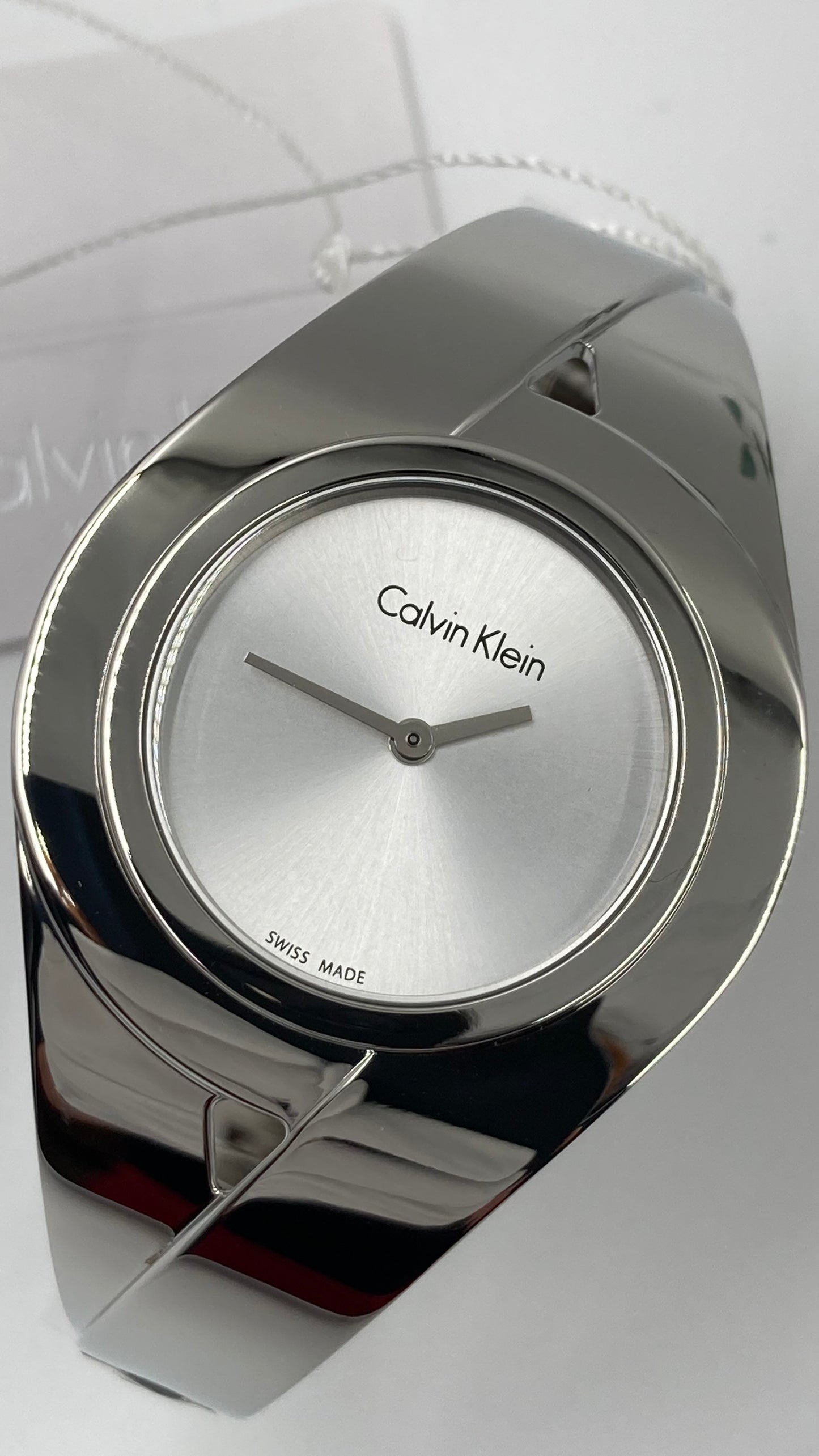 Neue, in der Schweiz hergestellte CALVIN KLEIN Sensual, kleine Damen-Quarzuhr mit silbernem Zifferblatt