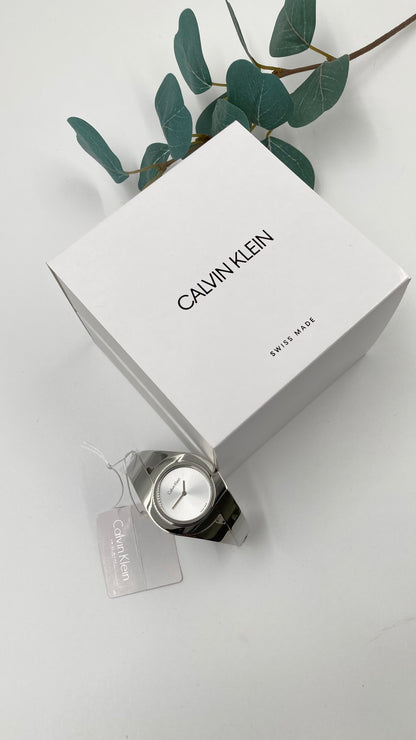 Neue, in der Schweiz hergestellte CALVIN KLEIN Sensual, kleine Damen-Quarzuhr mit silbernem Zifferblatt