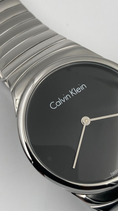 Neue, in der Schweiz hergestellte CALVIN KLEIN Whirl Damenuhr aus Edelstahl mit schwarzem Zifferblatt