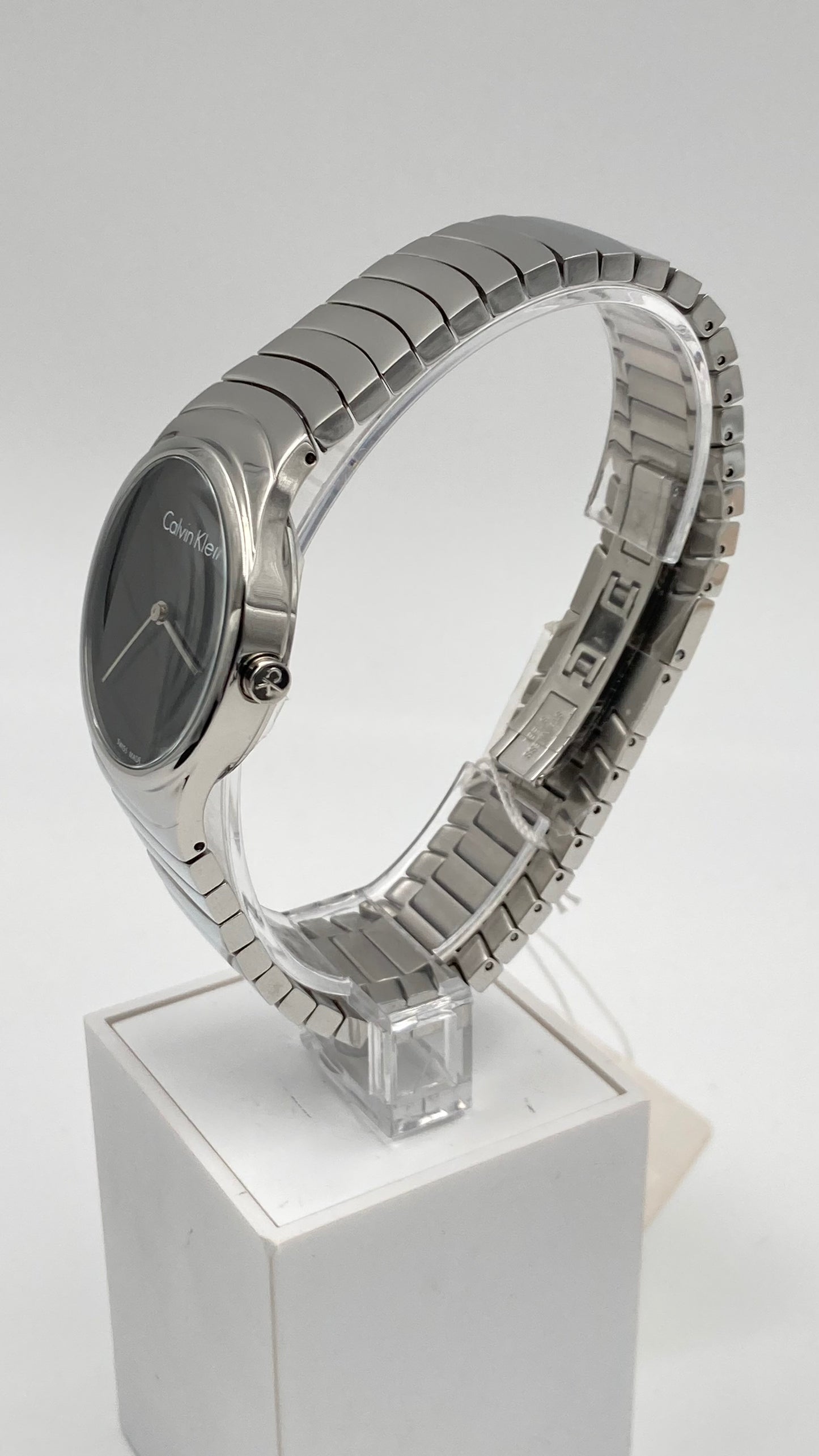 Neue, in der Schweiz hergestellte CALVIN KLEIN Whirl Damenuhr aus Edelstahl mit schwarzem Zifferblatt