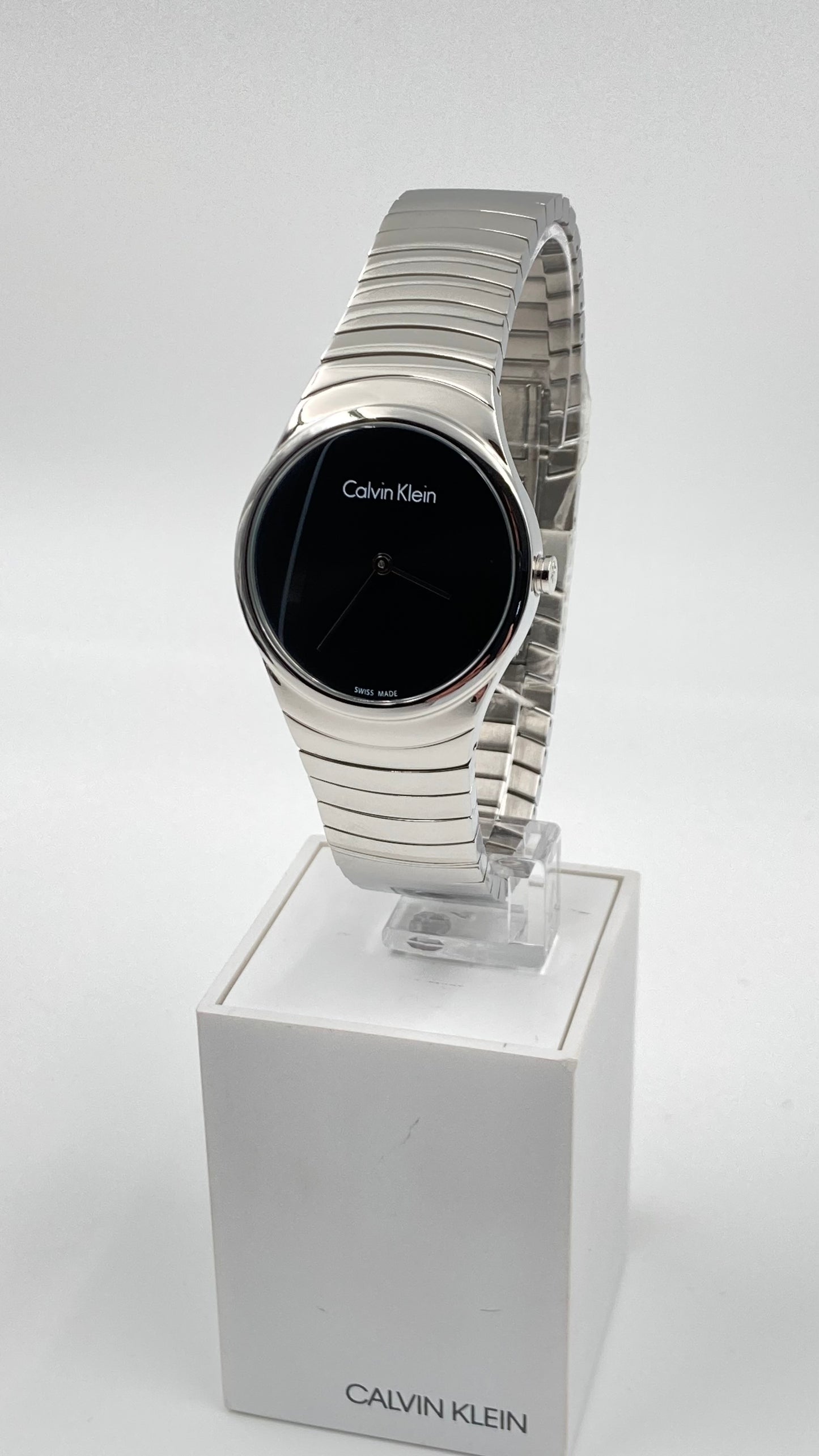 Neue, in der Schweiz hergestellte CALVIN KLEIN Whirl Damenuhr aus Edelstahl mit schwarzem Zifferblatt