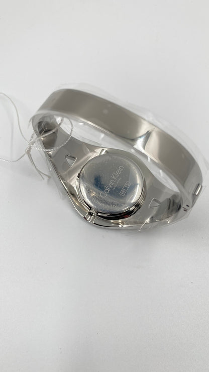 Neue, in der Schweiz hergestellte CALVIN KLEIN Sensual Damenuhr mit mittlerem Armreif und schwarzem Zifferblatt