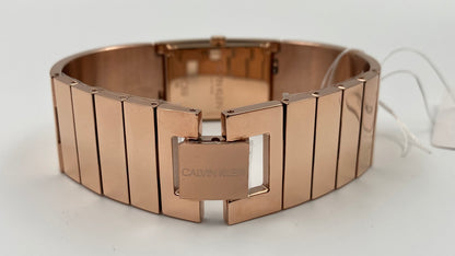 Neue, in der Schweiz hergestellte CALVIN KLEIN Dress Quartz Damenuhr mit silbernem Zifferblatt