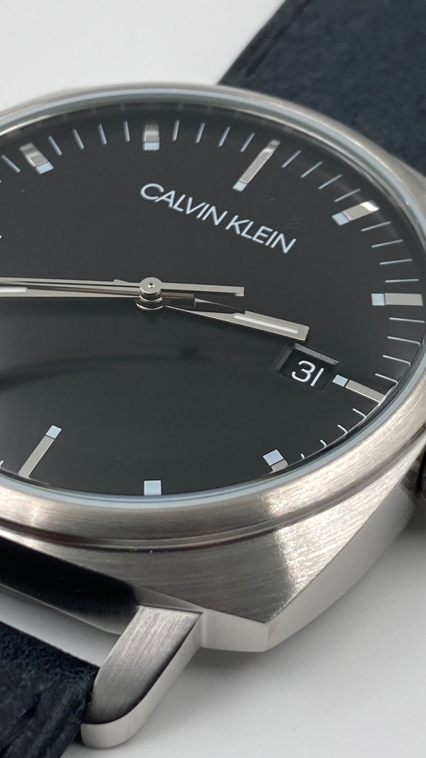 Neue, in der Schweiz hergestellte CALVIN KLEIN Fraternity Quarz-Herrenuhr mit schwarzem Zifferblatt