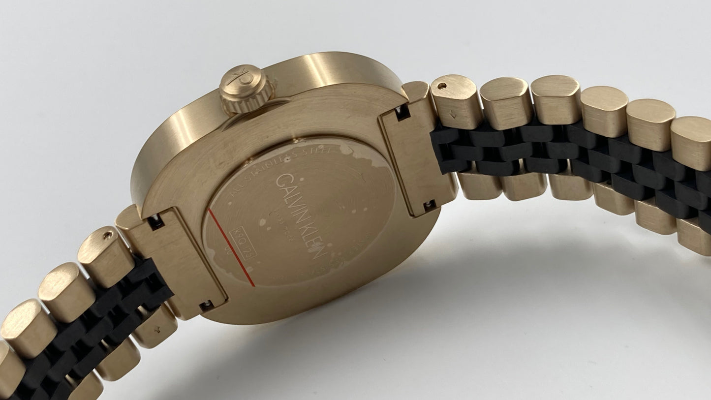 Neue, in der Schweiz hergestellte CALVIN KLEIN-Quarzuhr für Damen mit schwarzem Zifferblatt