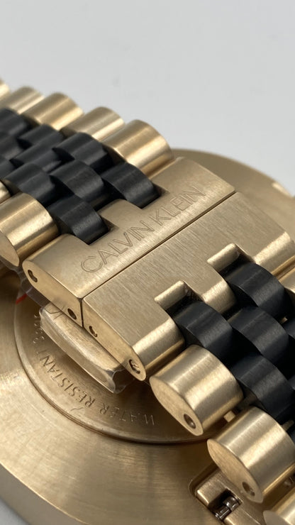 Neue, in der Schweiz hergestellte CALVIN KLEIN-Quarzuhr für Damen mit schwarzem Zifferblatt