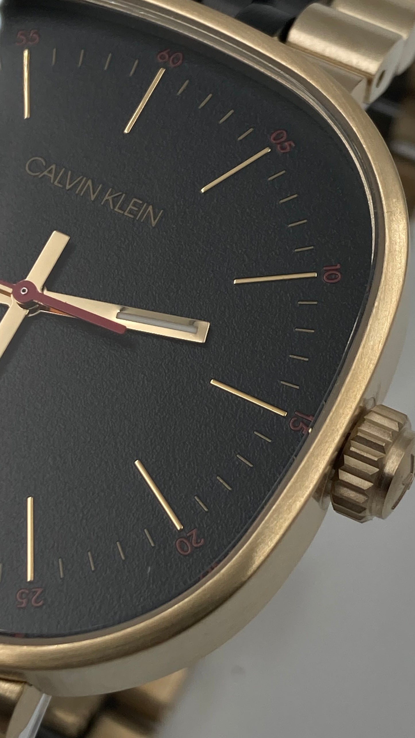 Neue, in der Schweiz hergestellte CALVIN KLEIN-Quarzuhr für Damen mit schwarzem Zifferblatt