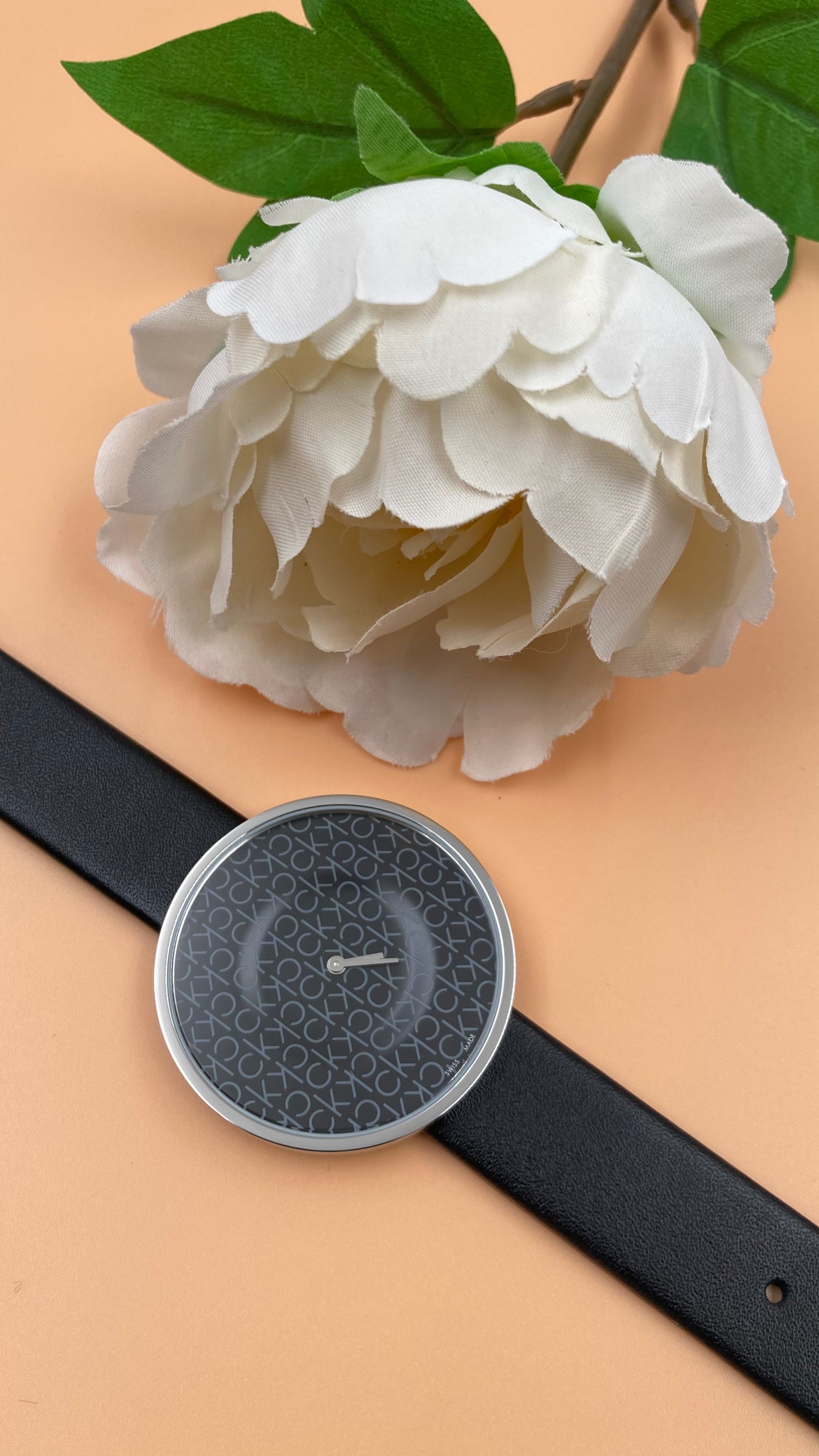 Neue, in der Schweiz hergestellte CALVIN KLEIN-Quarzuhr für Damen mit schwarzem Zifferblatt