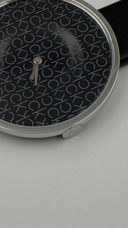 Neue, in der Schweiz hergestellte CALVIN KLEIN-Quarzuhr für Damen mit schwarzem Zifferblatt