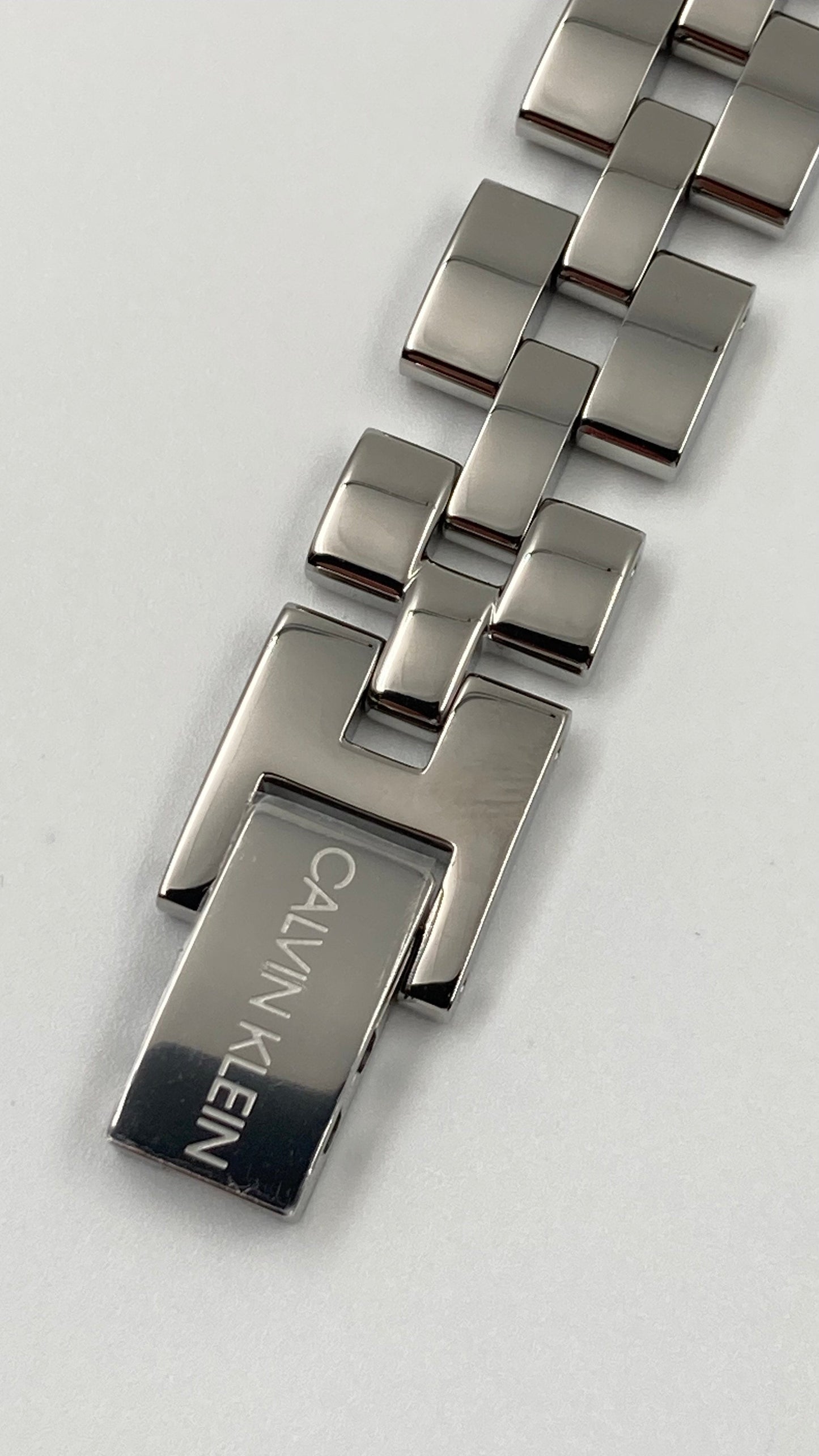 New Swiss Made CALVIN KLEIN Elegance Quartz Silver Dial Ladies Watch