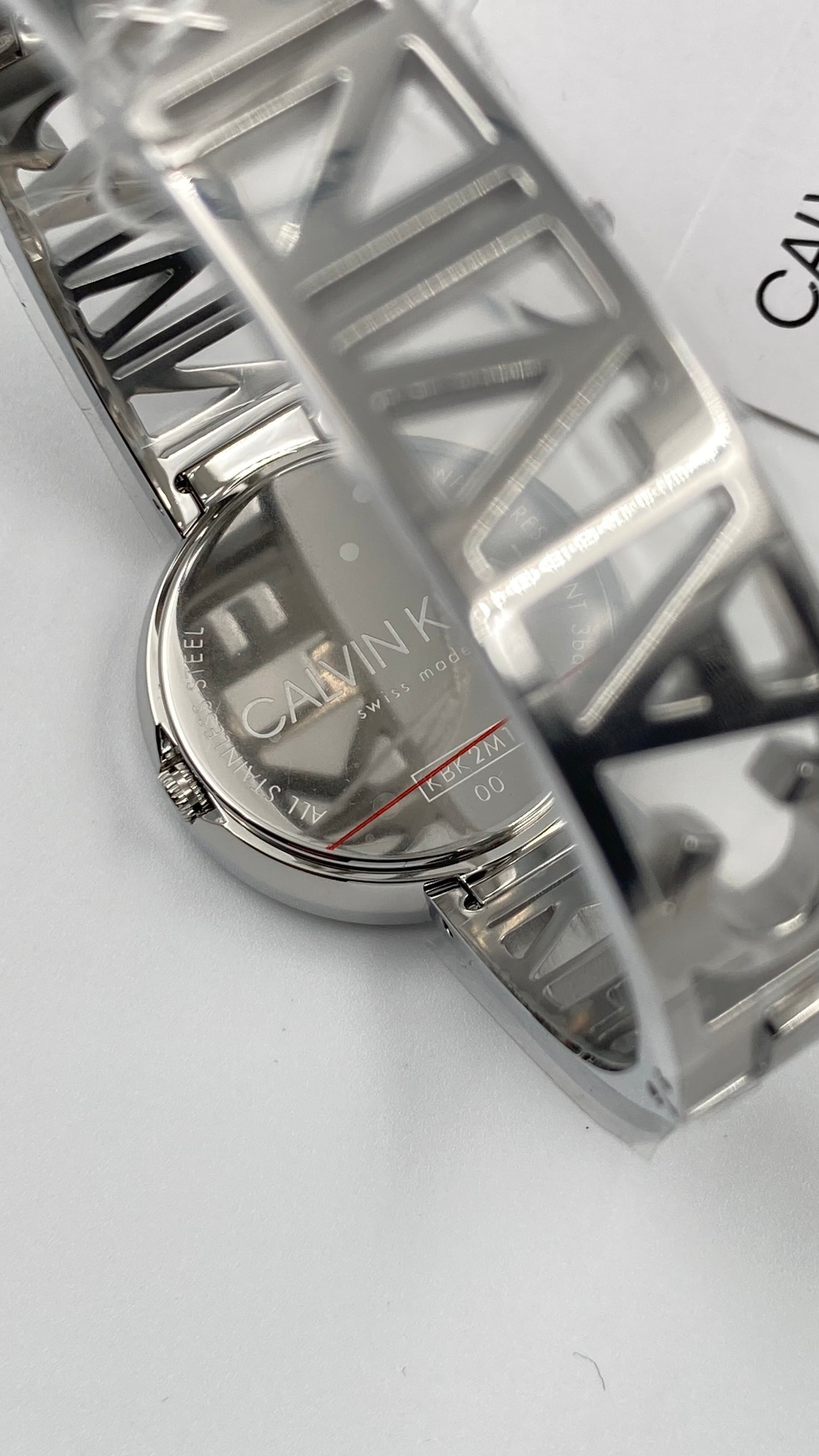 Neue, in der Schweiz hergestellte CALVIN KLEIN Mania Damenuhr mit silbernem Zifferblatt, mittelgroß