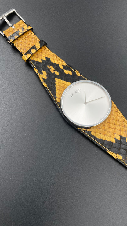 Neue, in der Schweiz hergestellte CALVIN KLEIN „Spellbound“ Damenuhr mit silbernem Zifferblatt