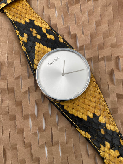 Neue, in der Schweiz hergestellte CALVIN KLEIN „Spellbound“ Damenuhr mit silbernem Zifferblatt