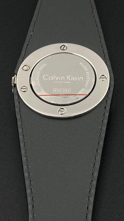 Neue, in der Schweiz hergestellte CALVIN KLEIN „Spellbound“ Damenuhr mit silbernem Zifferblatt