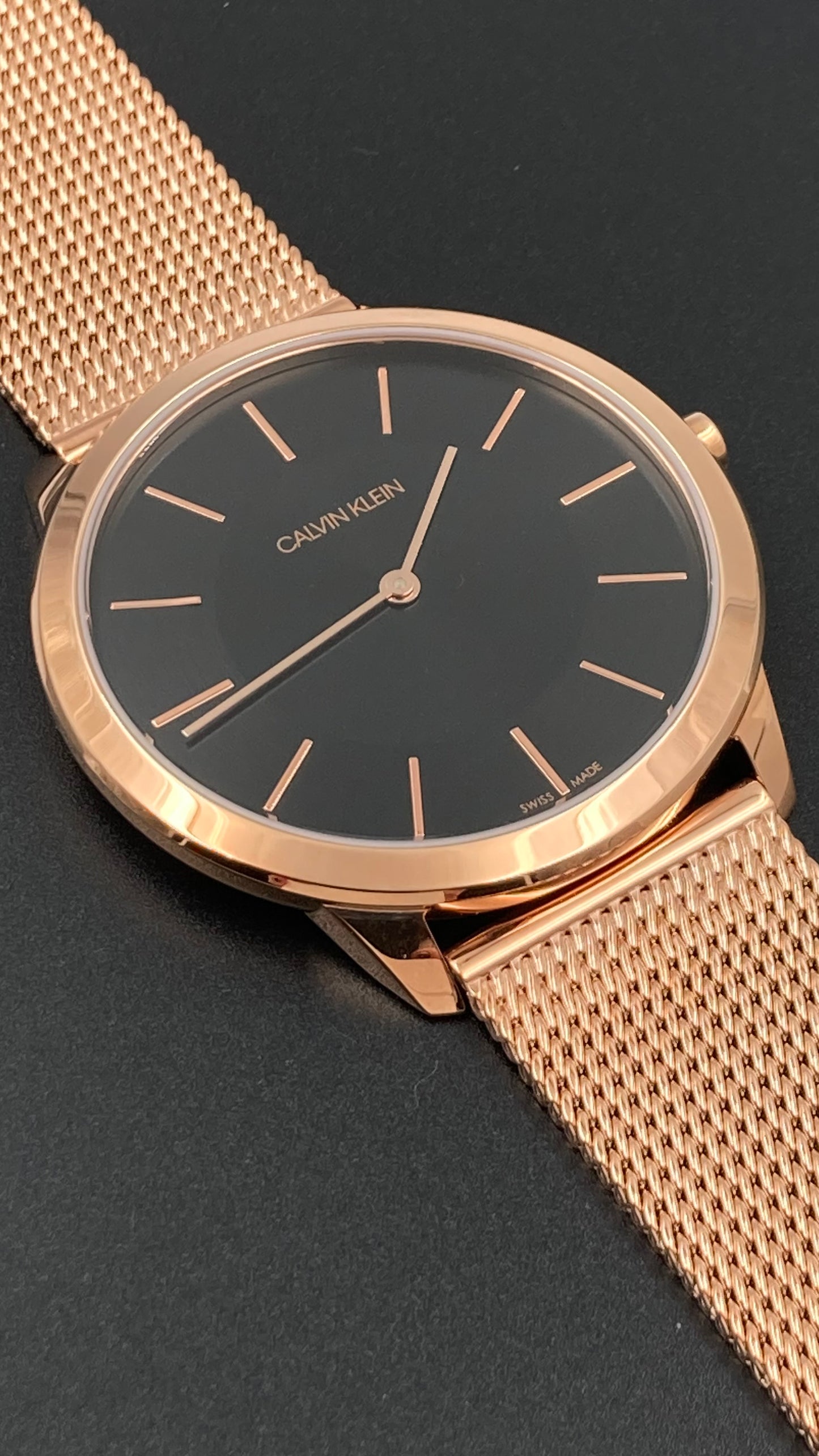 Neue, in der Schweiz hergestellte CALVIN KLEIN Minimal Quartz Herrenuhr mit schwarzem Zifferblatt