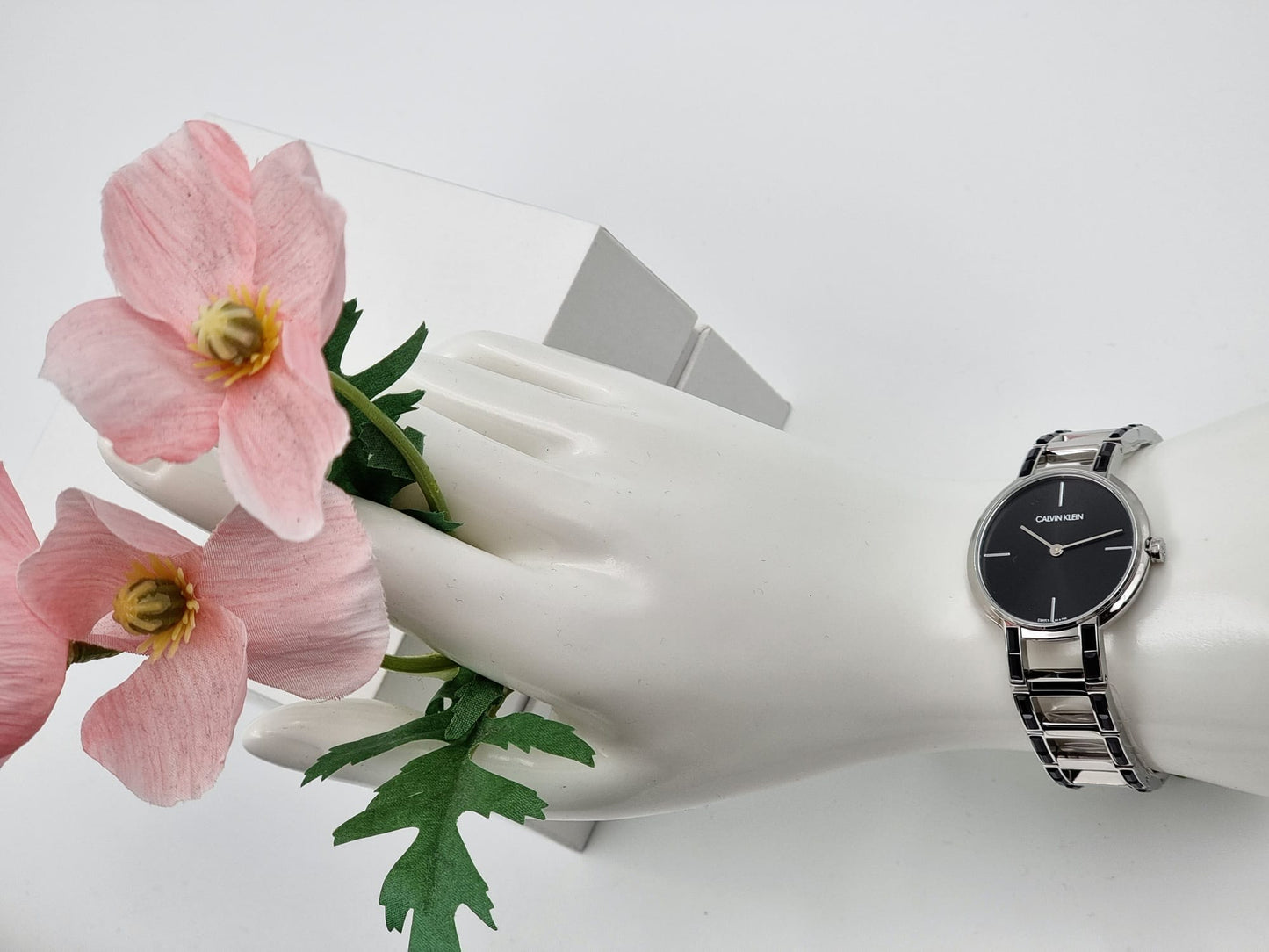 Neue, in der Schweiz hergestellte CALVIN KLEIN „Cheers“ Quarzuhr mit schwarzem Zifferblatt