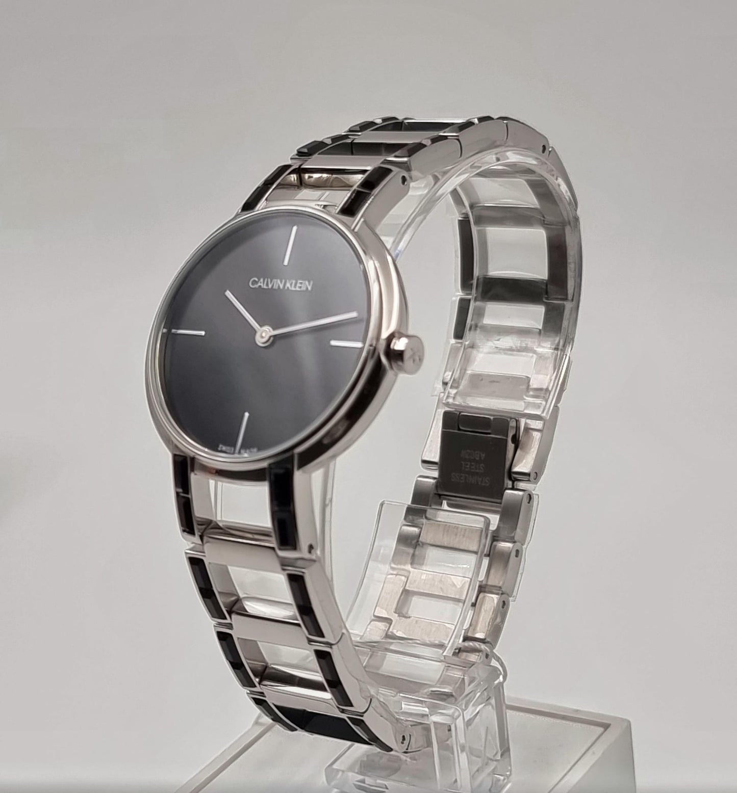Neue, in der Schweiz hergestellte CALVIN KLEIN „Cheers“ Quarzuhr mit schwarzem Zifferblatt