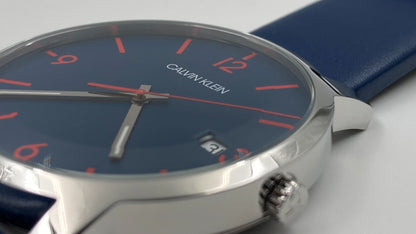 Neue, in der Schweiz hergestellte CALVIN KLEIN City Quartzuhr mit blauem Zifferblatt