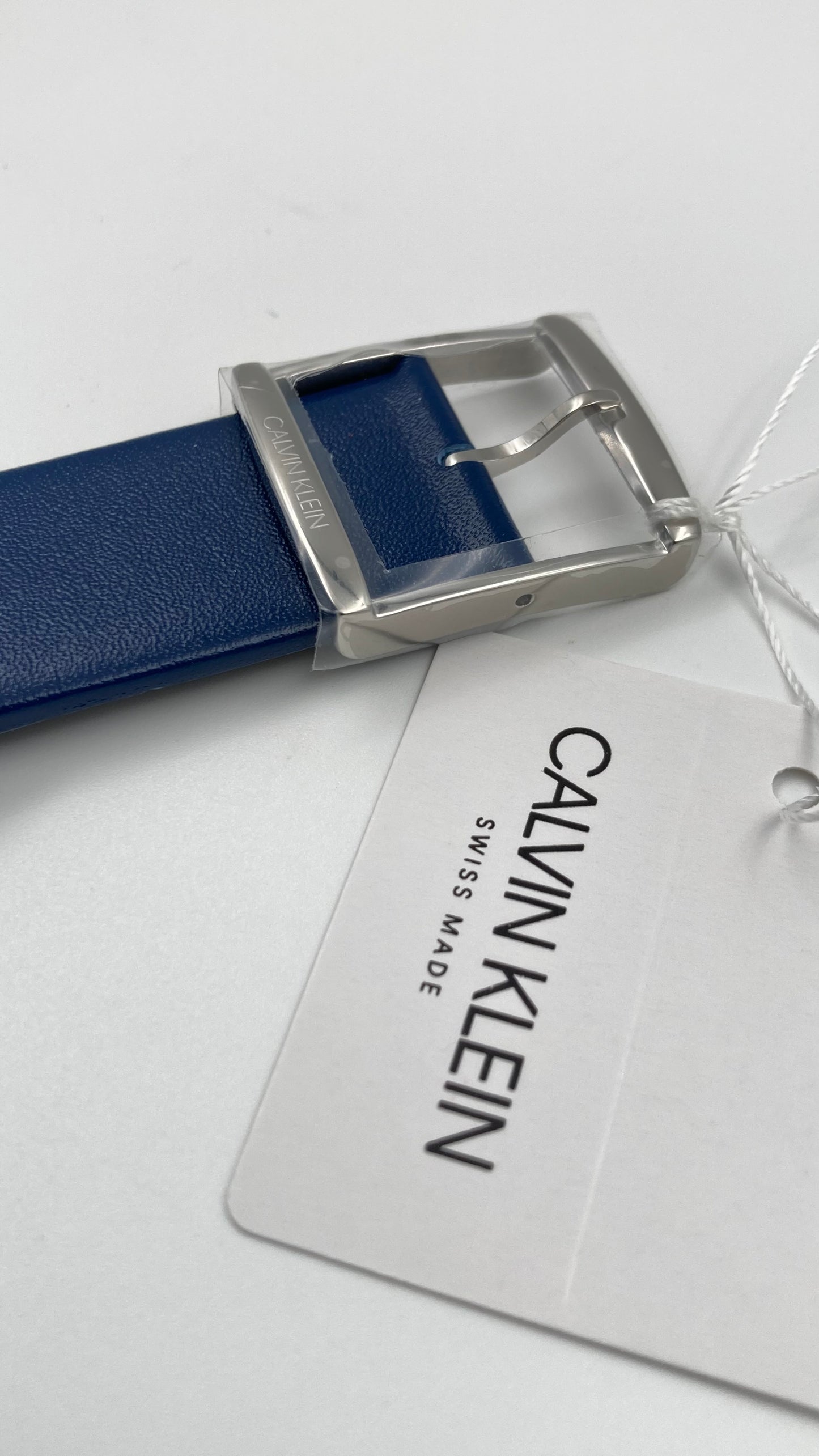 Neue, in der Schweiz hergestellte CALVIN KLEIN City Quartzuhr mit blauem Zifferblatt