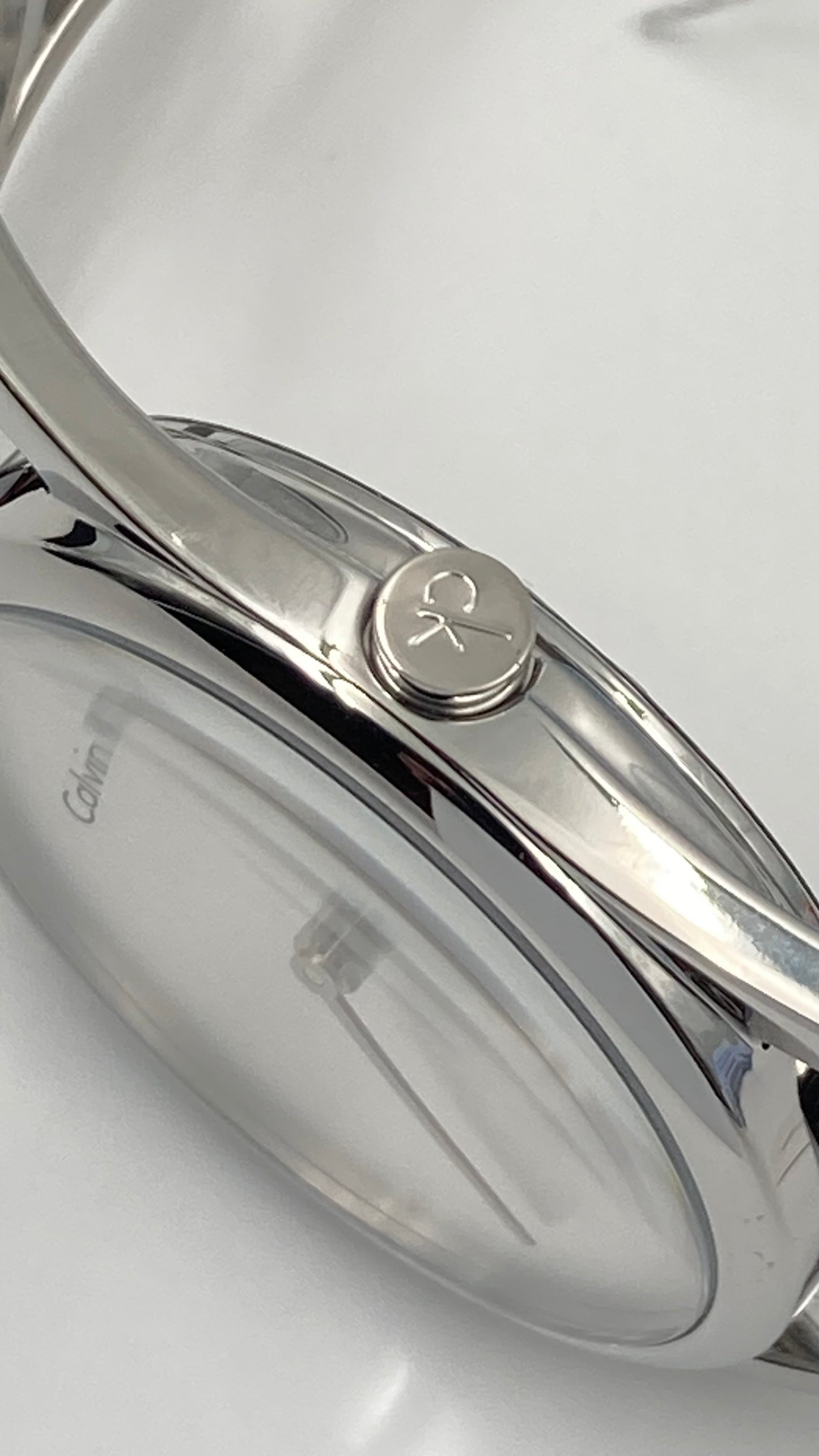 New Swiss Made CALVIN KLEIN Round Silver Dial Medium Ladies Quartz Watch