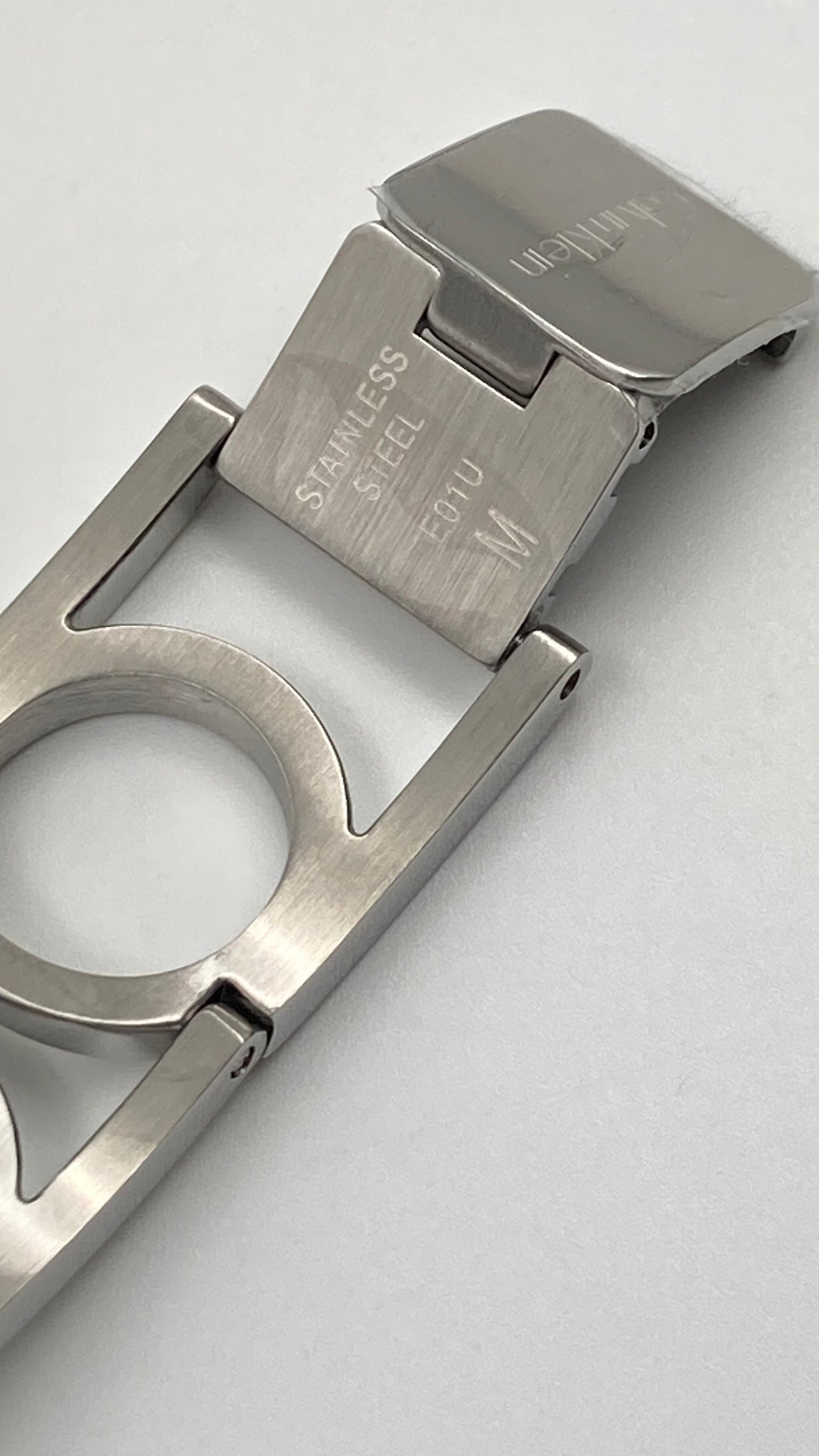 New Swiss Made CALVIN KLEIN Round Silver Dial Medium Ladies Quartz Watch