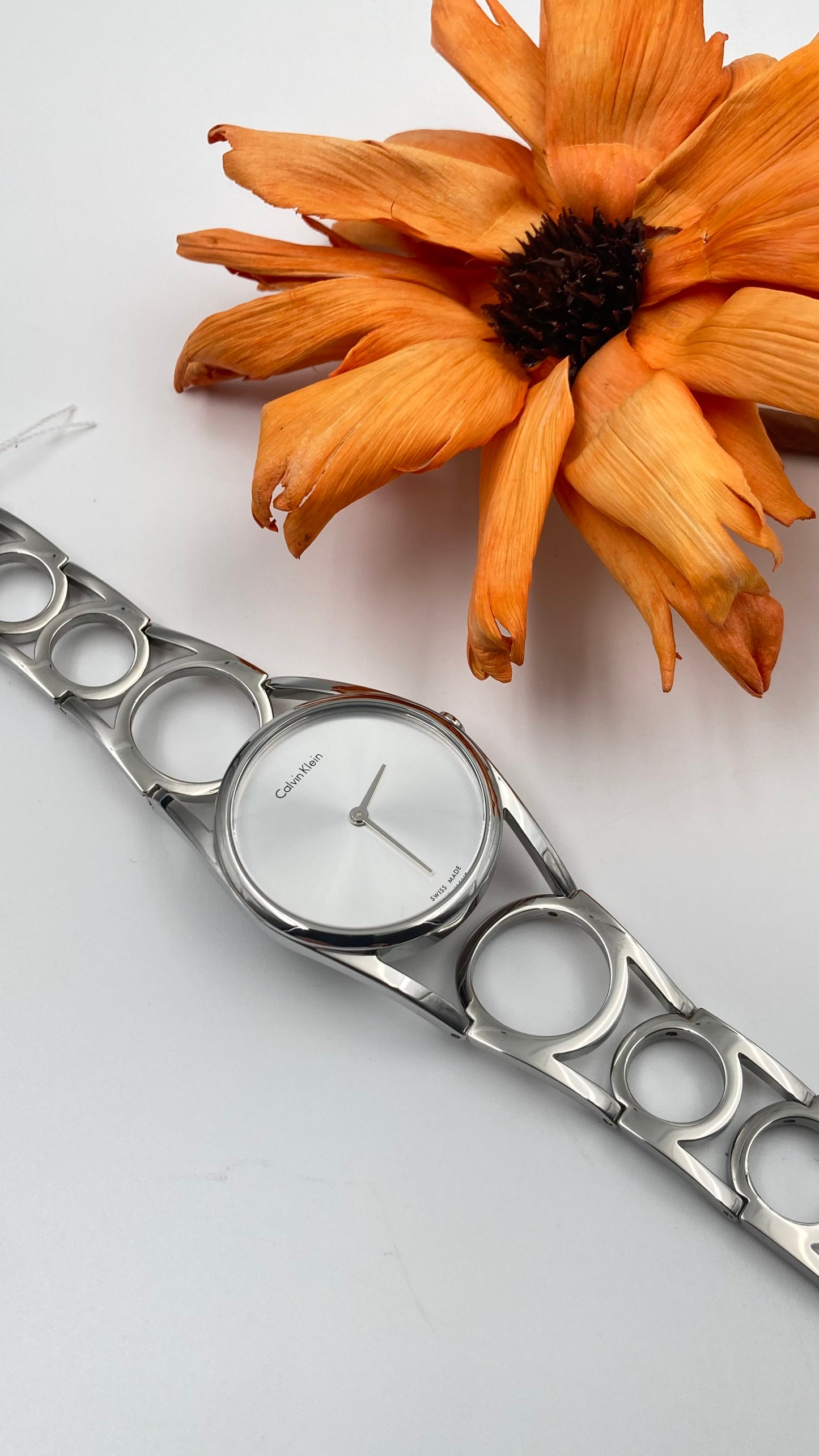 New Swiss Made CALVIN KLEIN Round Silver Dial Medium Ladies Quartz Watch