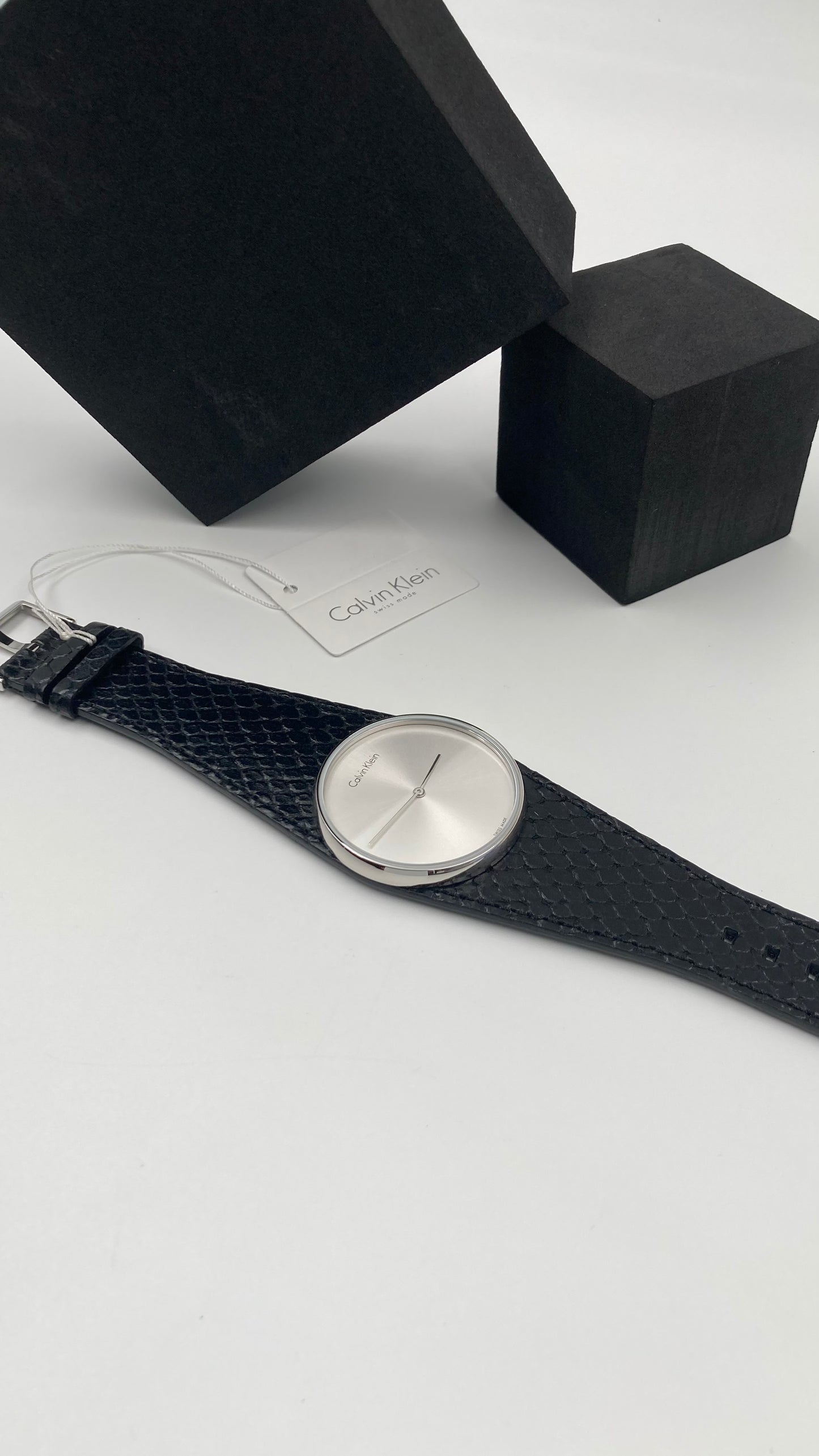 Neue, in der Schweiz hergestellte CALVIN KLEIN „Spellbound“ Damenuhr mit grauem Zifferblatt