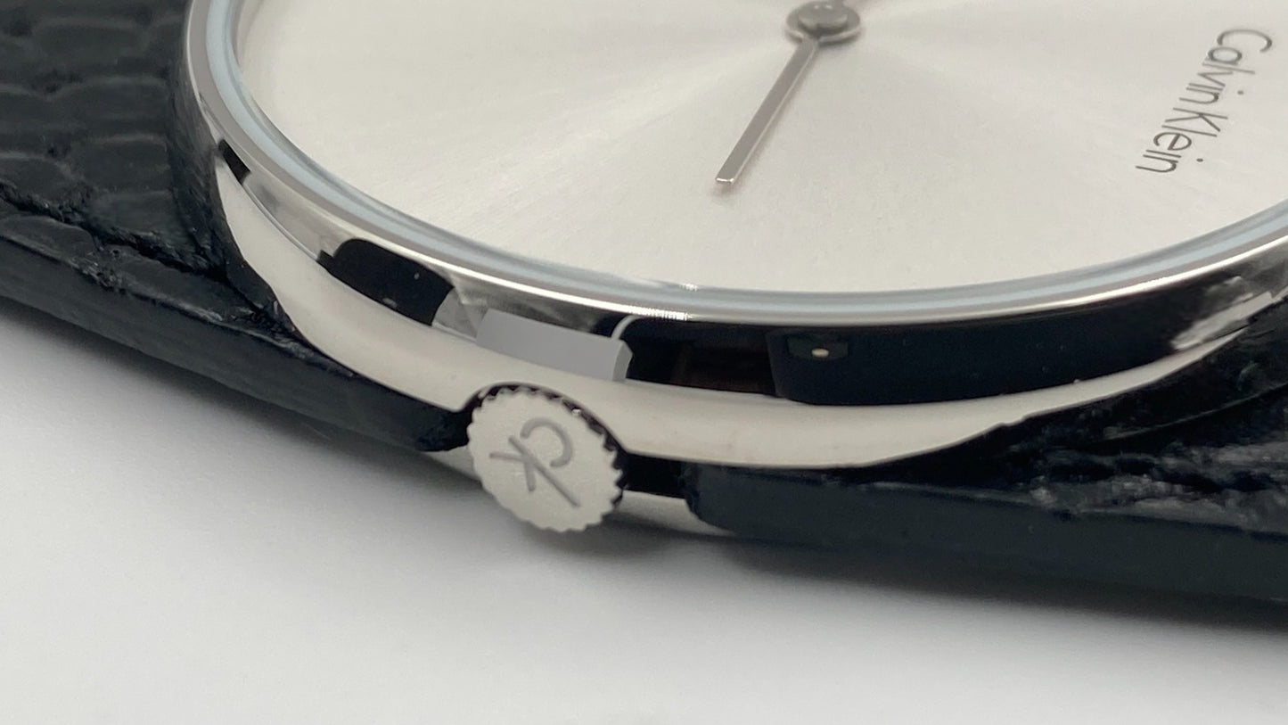 Neue, in der Schweiz hergestellte CALVIN KLEIN „Spellbound“ Damenuhr mit grauem Zifferblatt