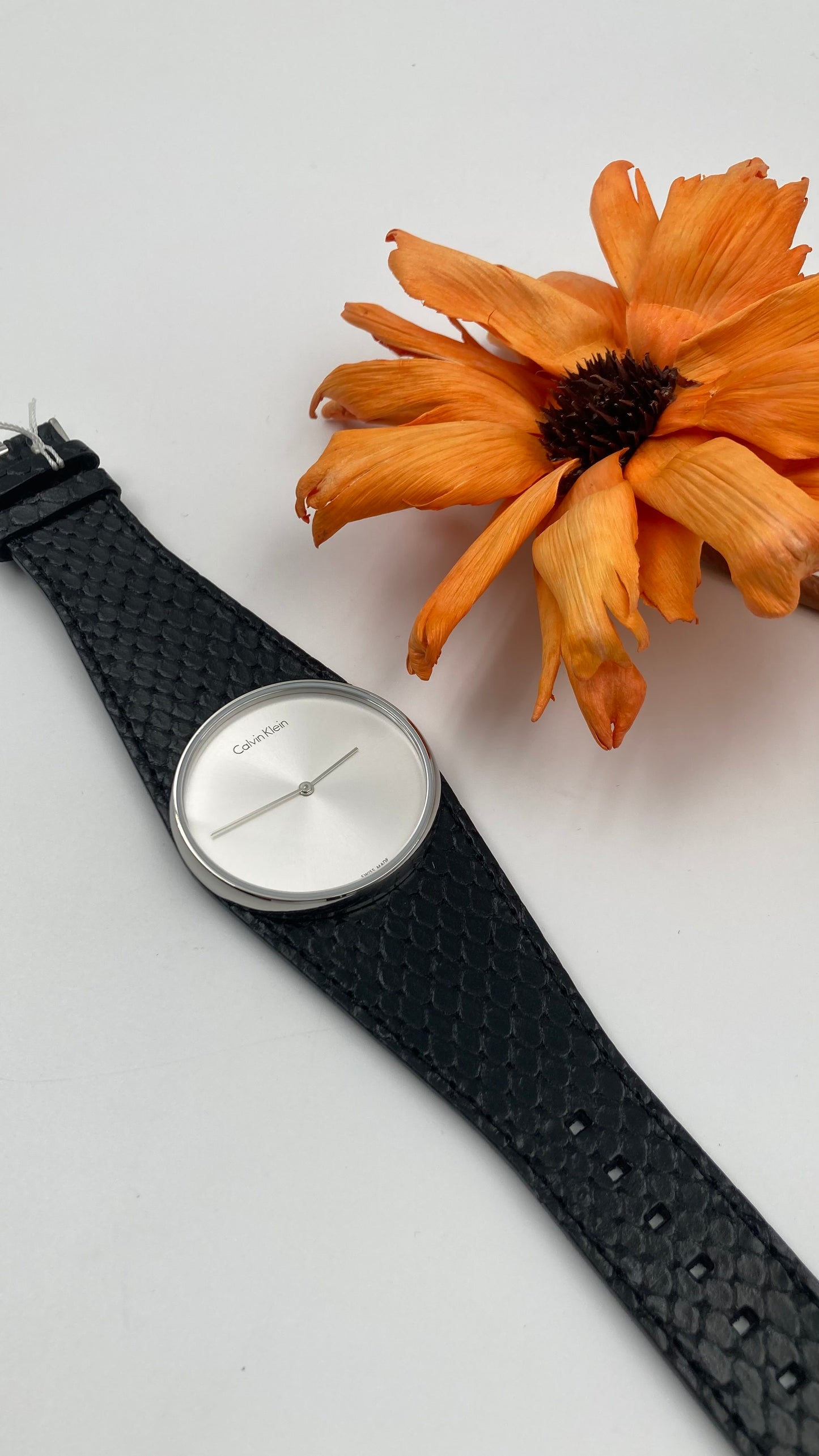 Neue, in der Schweiz hergestellte CALVIN KLEIN „Spellbound“ Damenuhr mit grauem Zifferblatt