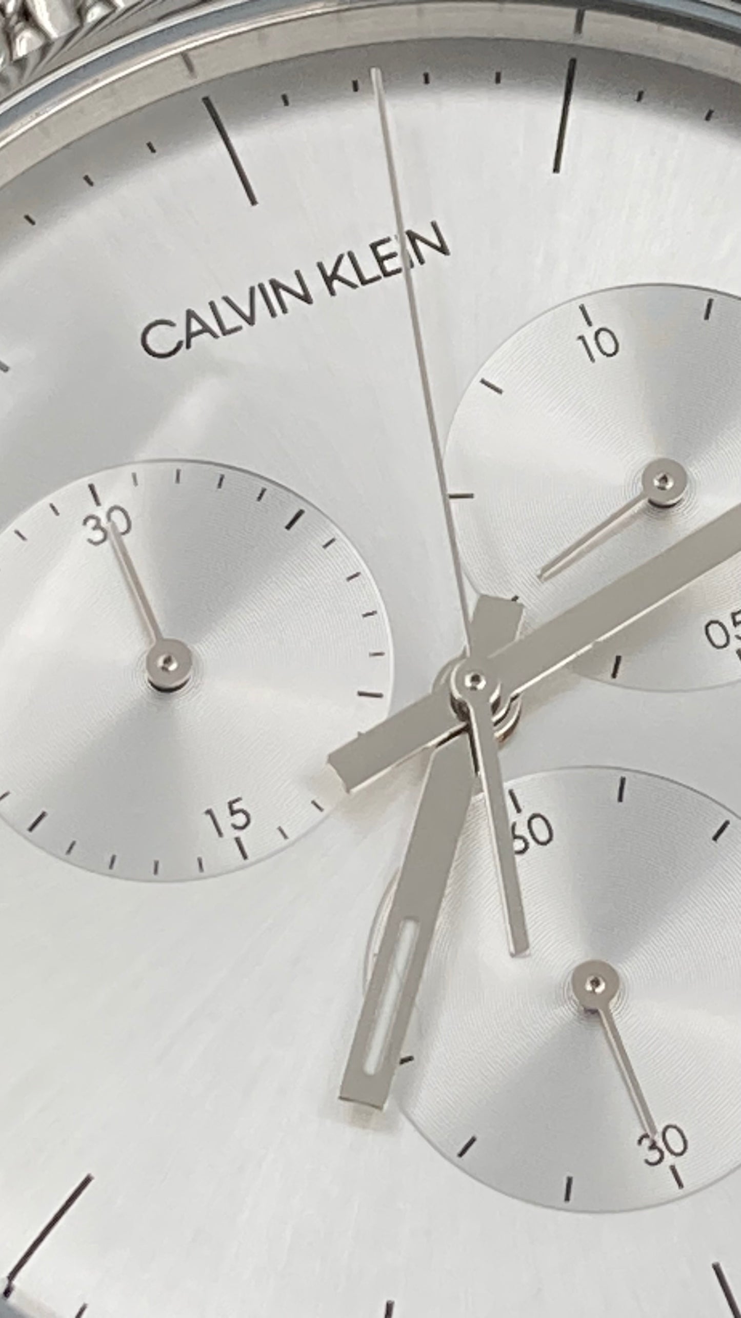 Neue, in der Schweiz hergestellte CALVIN KLEIN High Noon Chronograph Quarz Herrenuhr mit silbernem Zifferblatt