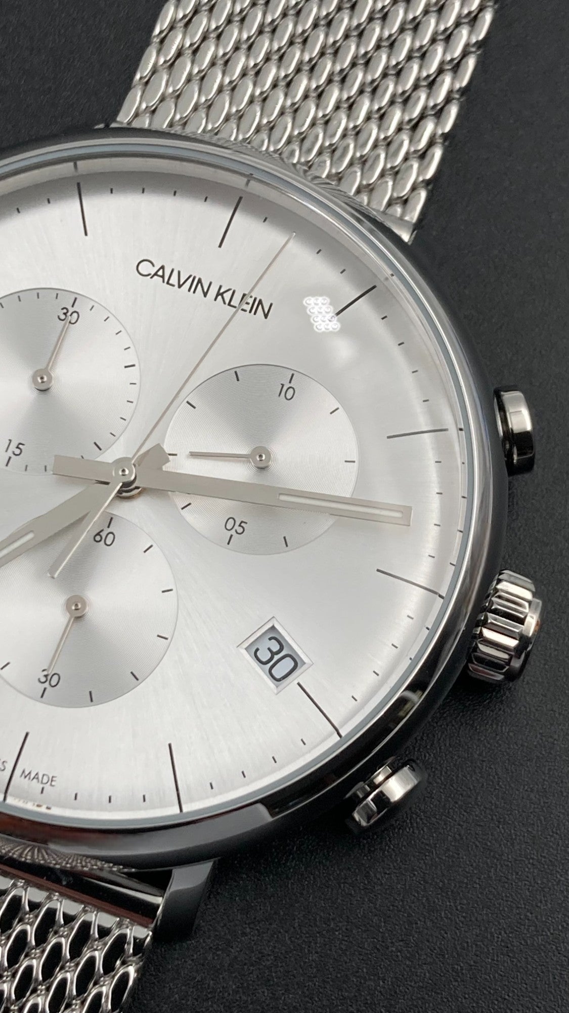 Neue, in der Schweiz hergestellte CALVIN KLEIN High Noon Chronograph Quarz Herrenuhr mit silbernem Zifferblatt