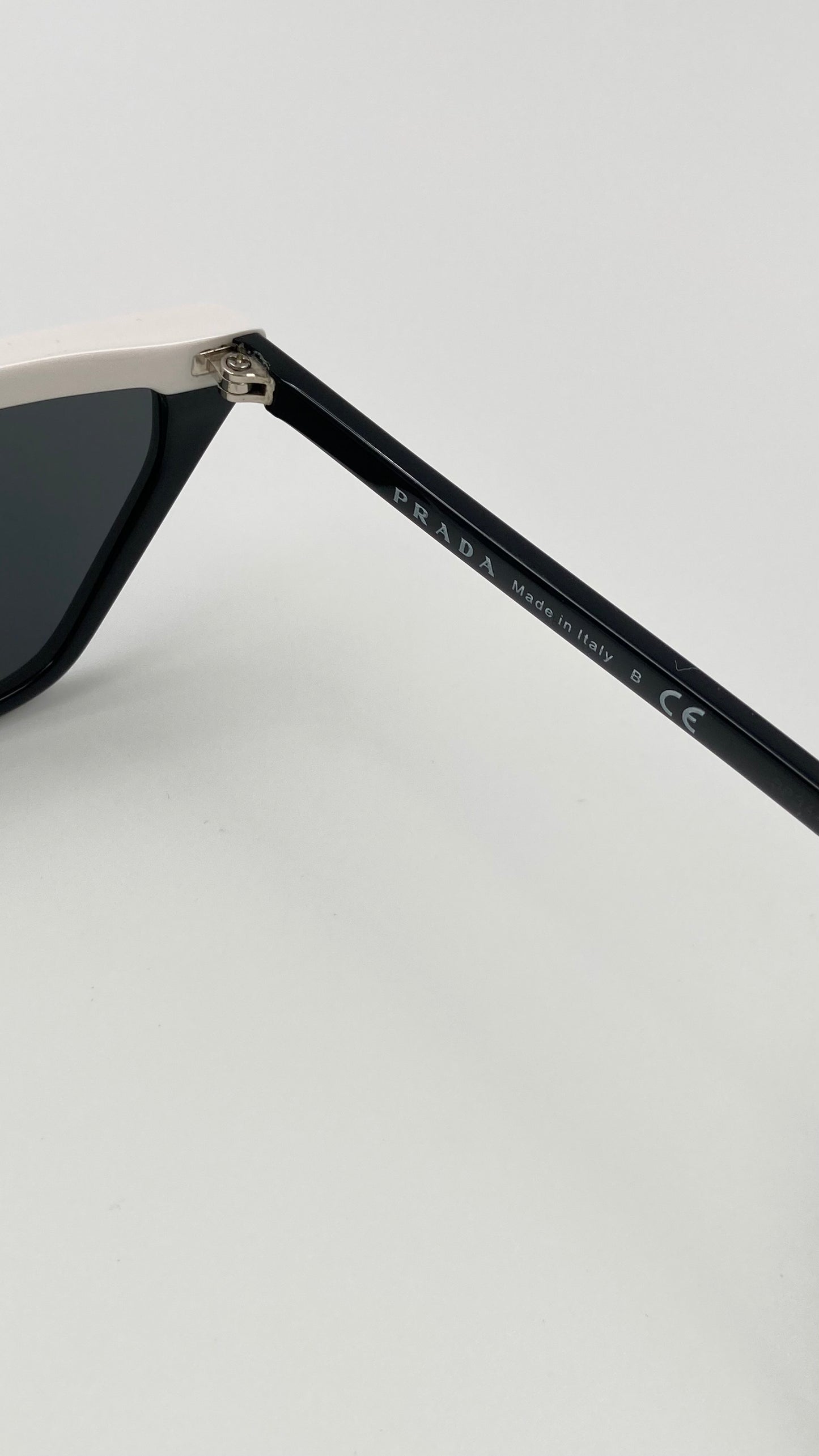 *NEW* PRADA ULTRAVOX SPECIAL COLLECTION SPR19U YC4 5S0 SUNGLASSES - BLACK/WHITE