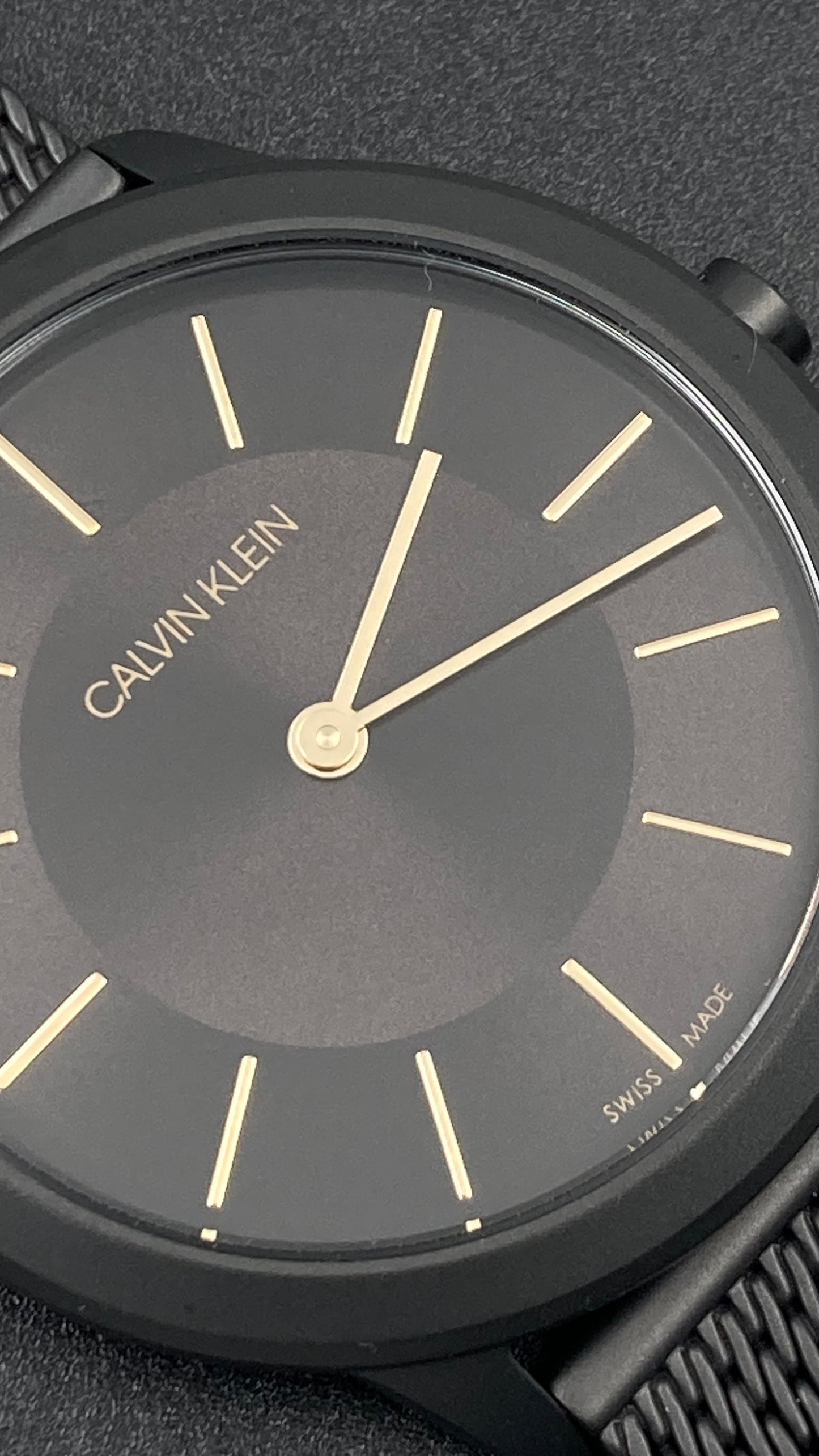 Neue, in der Schweiz hergestellte CALVIN KLEIN Minimal Quartz Damenuhr mit schwarzem Zifferblatt