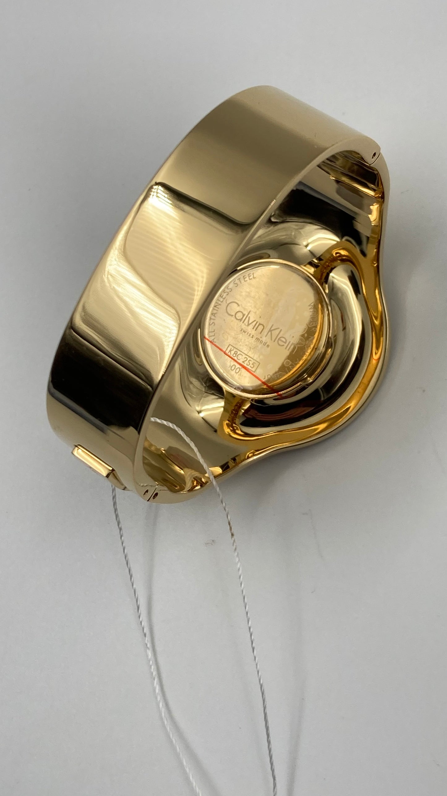 Neu, in der Schweiz gefertigte CALVIN KLEIN Seamless Ladies Small Bangle Quartz Gold PVD Watch