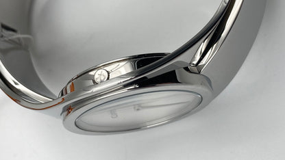 Neue, in der Schweiz hergestellte CALVIN KLEIN Senses Damenuhr mit kleinem Armreif und silbernem Zifferblatt