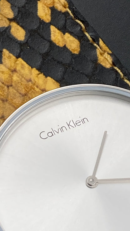 Neue, in der Schweiz hergestellte CALVIN KLEIN „Spellbound“ Damenuhr mit silbernem Zifferblatt
