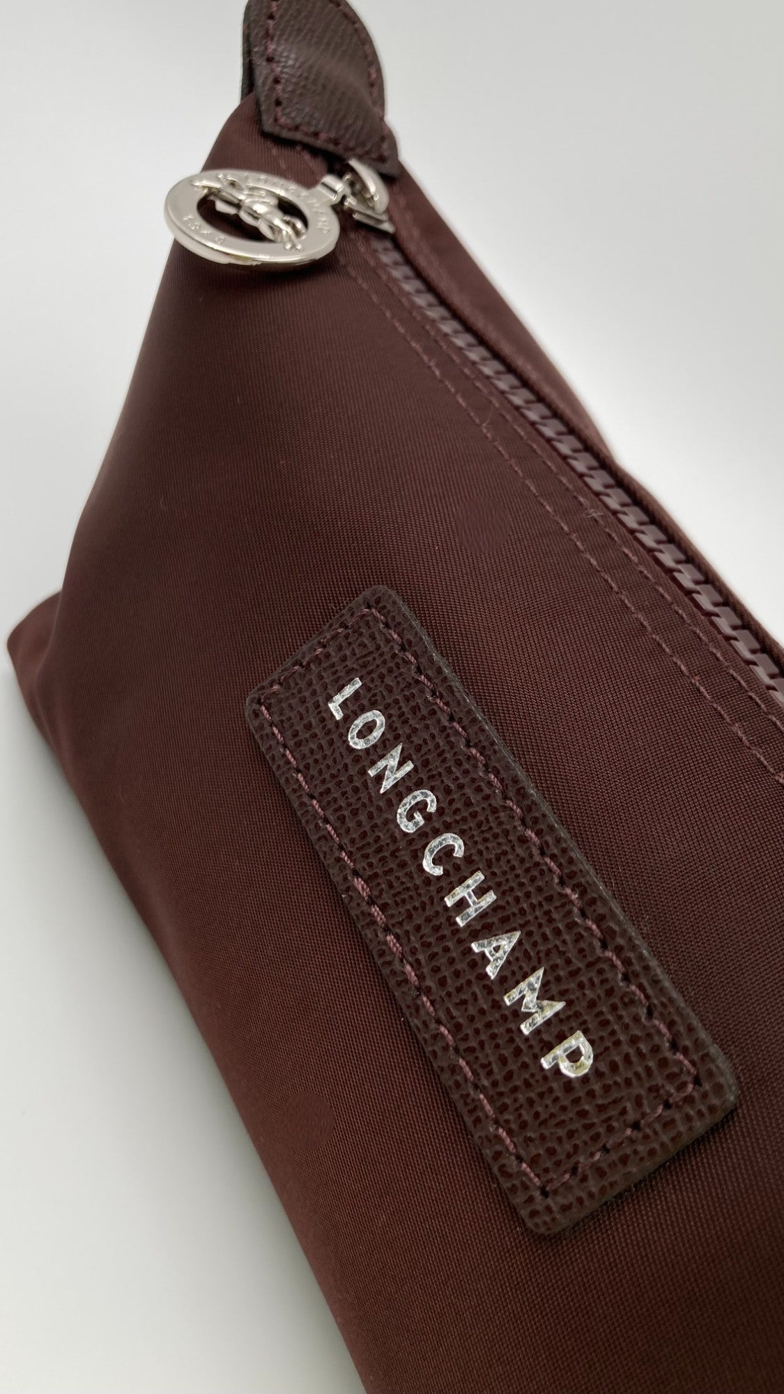 LONGCHAMP LE PLIAGE NEO COSMATIC CASE - CHOCOLATE