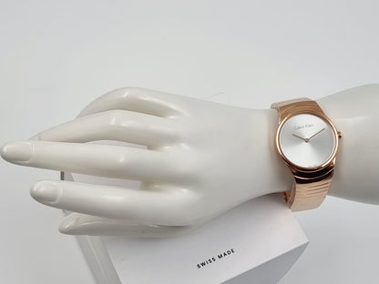 Neue, in der Schweiz hergestellte CALVIN KLEIN Whirl Damen-Quarzuhr mit silbernem Zifferblatt und Roségold-PVD