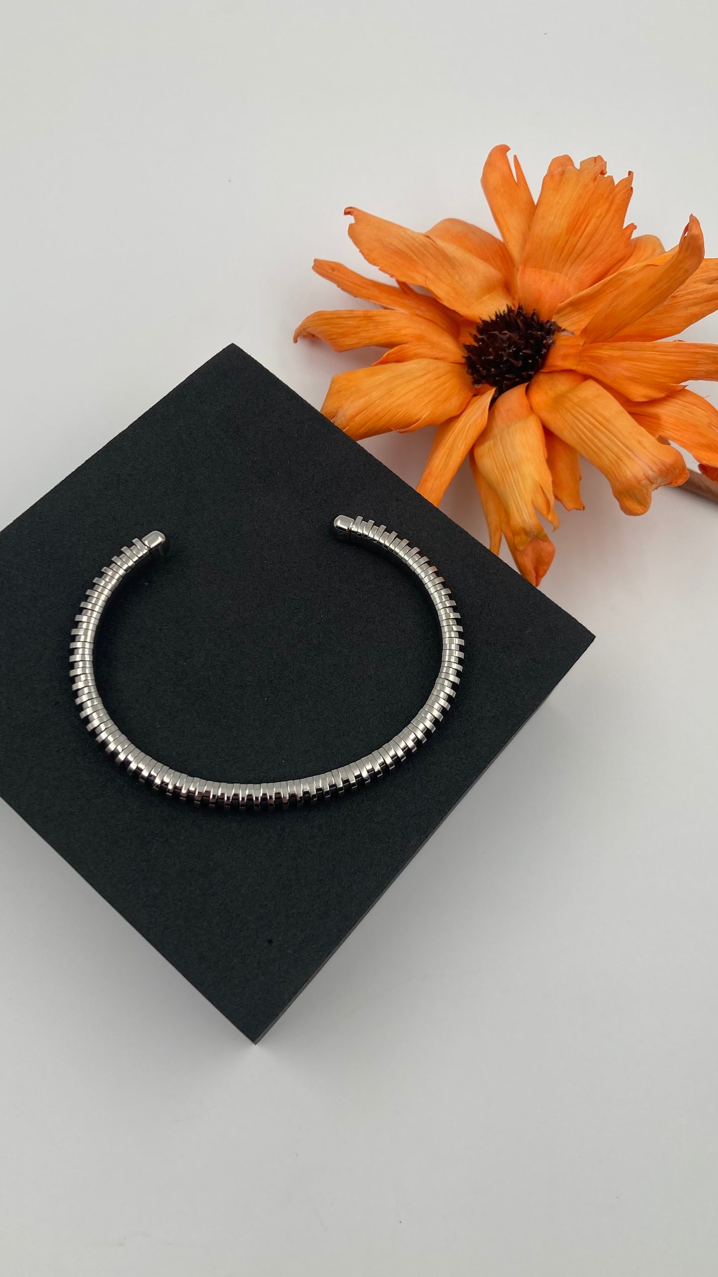 *NEW* CALVIN KLEIN SPRING KJ9FMF00010L STAINLESS STEEL BANGLE - SILVER