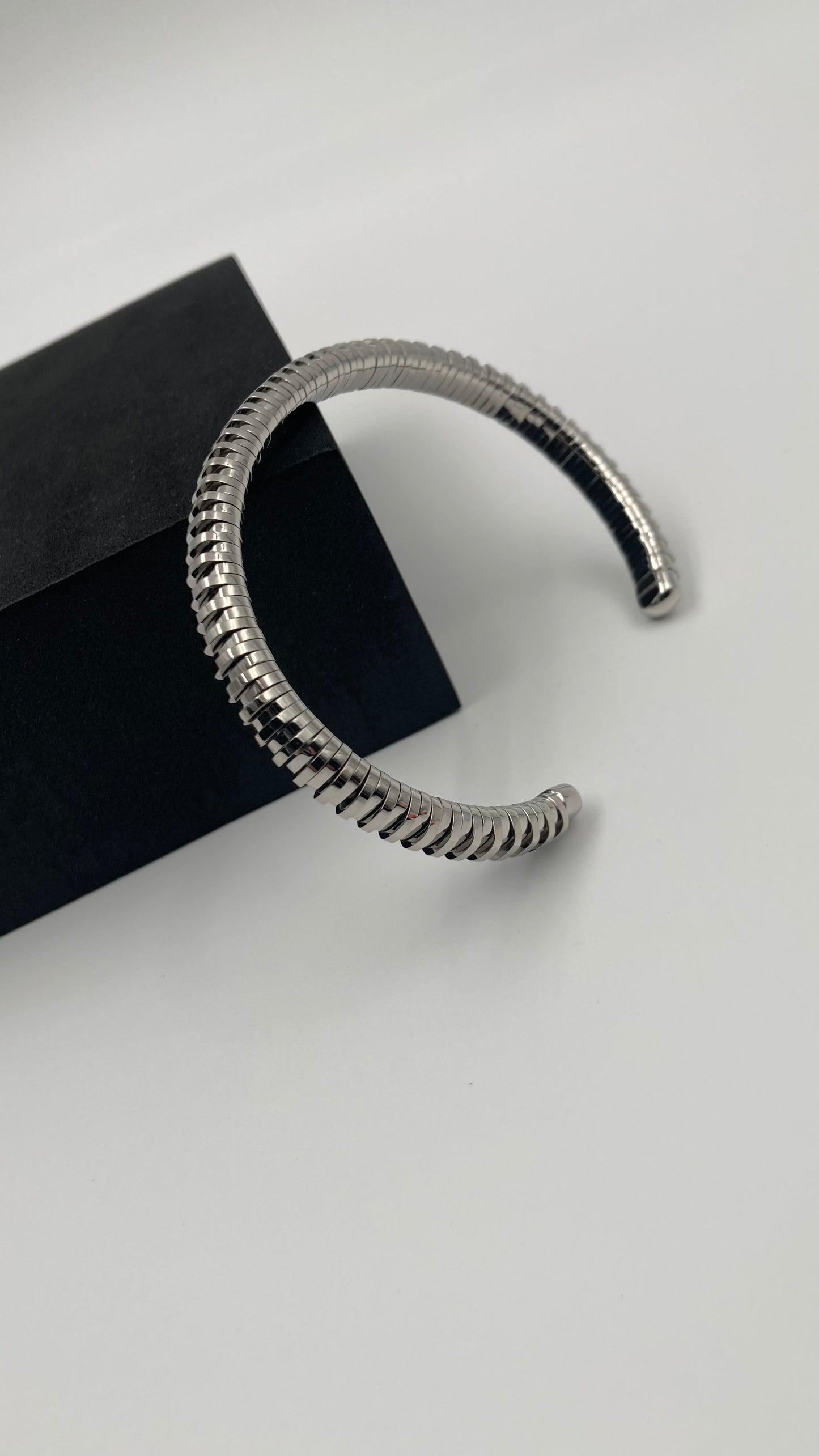 *NEW* CALVIN KLEIN SPRING KJ9FMF00010L STAINLESS STEEL BANGLE - SILVER