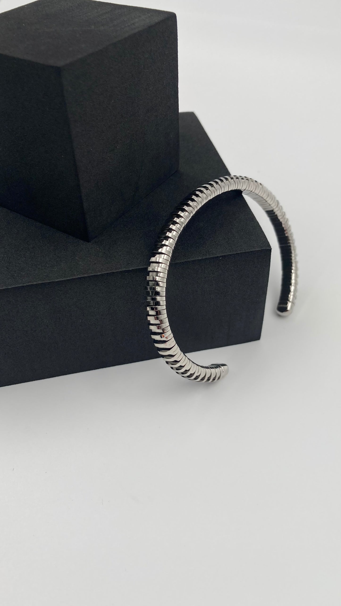 *NEW* CALVIN KLEIN SPRING KJ9FMF00010L STAINLESS STEEL BANGLE - SILVER