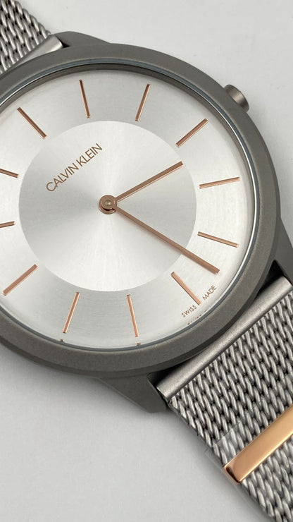 Neue, in der Schweiz hergestellte CALVIN KLEIN Minimal Quartz Damenuhr mit silbernem Zifferblatt