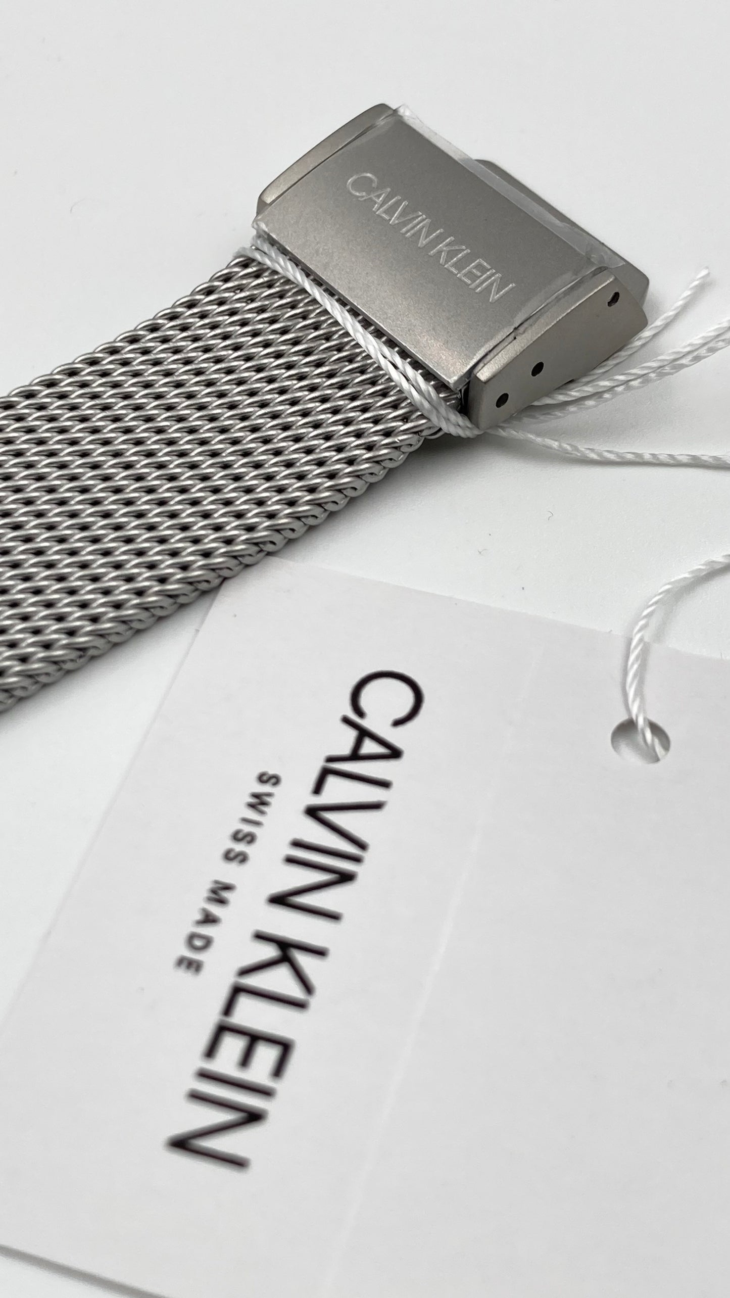 Neue, in der Schweiz hergestellte CALVIN KLEIN Minimal Quartz Damenuhr mit silbernem Zifferblatt