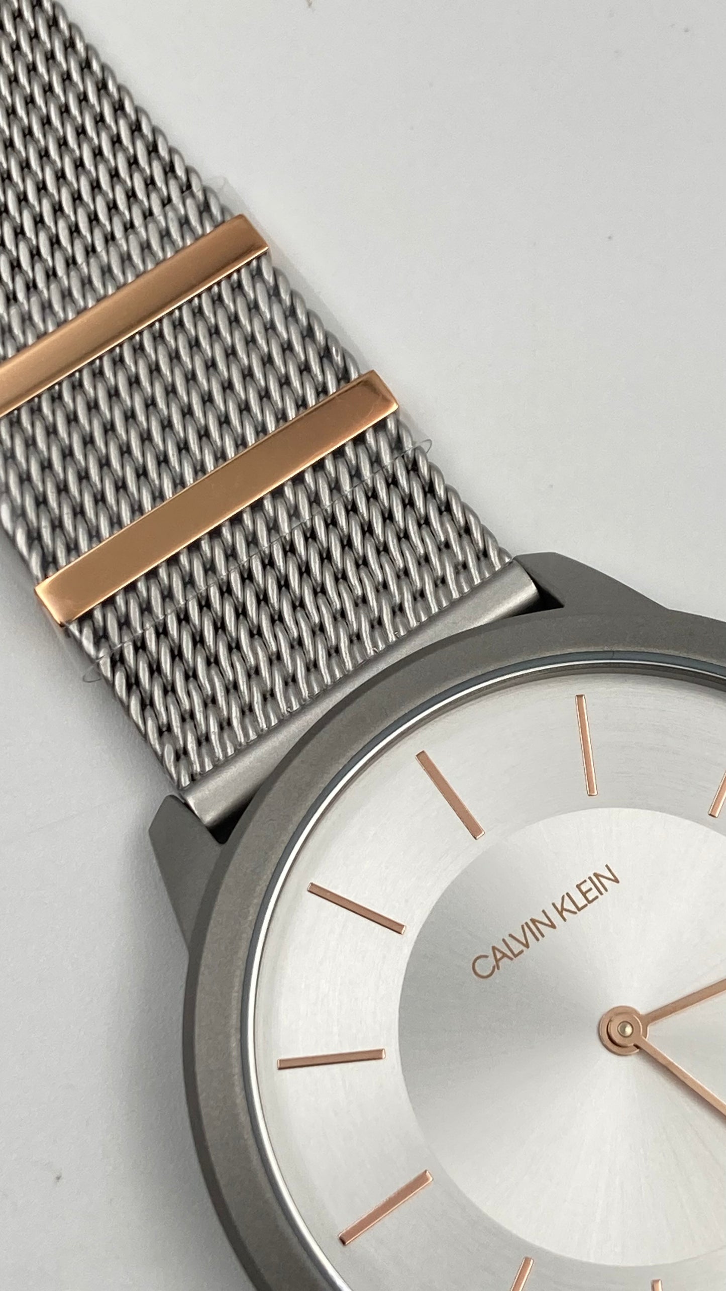 Neue, in der Schweiz hergestellte CALVIN KLEIN Minimal Quartz Damenuhr mit silbernem Zifferblatt